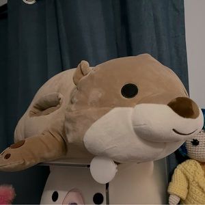 Valentines otter hug a pet